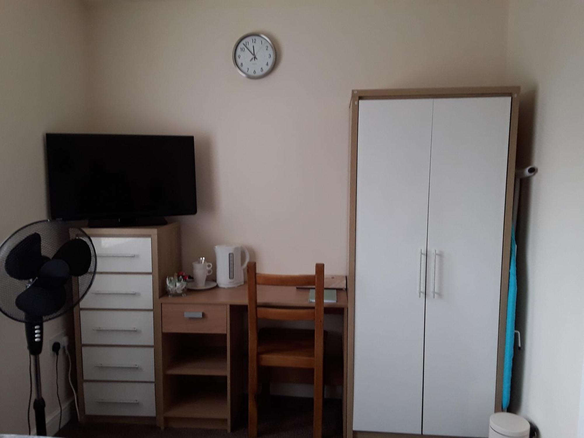 Hams Rest Place - Strictly Only One Guest Allowed In One Room A Second Accompanying Person Will Not Be Allowed Into The Property Бирмингем Экстерьер фото